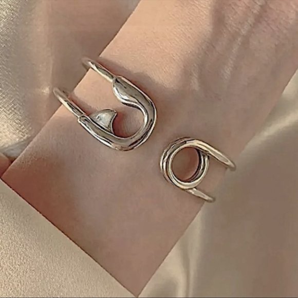 STERLING SILVER SAFETY PIN BANGLE BRACELET - Picture 5 of 11